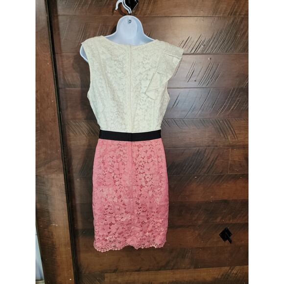 EUC Lilly Pulitzer 12 L Delila Fitted Lace Overlay & Ruffle Trim Designe… - Picture 2 of 4